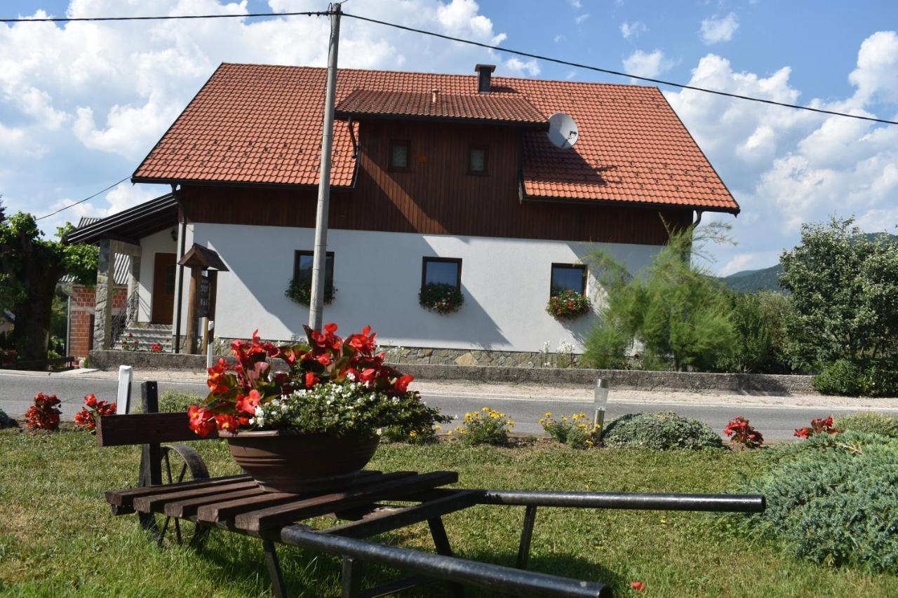 Ethno House Izvor Hotel Vrelo Koreničko Екстериор снимка